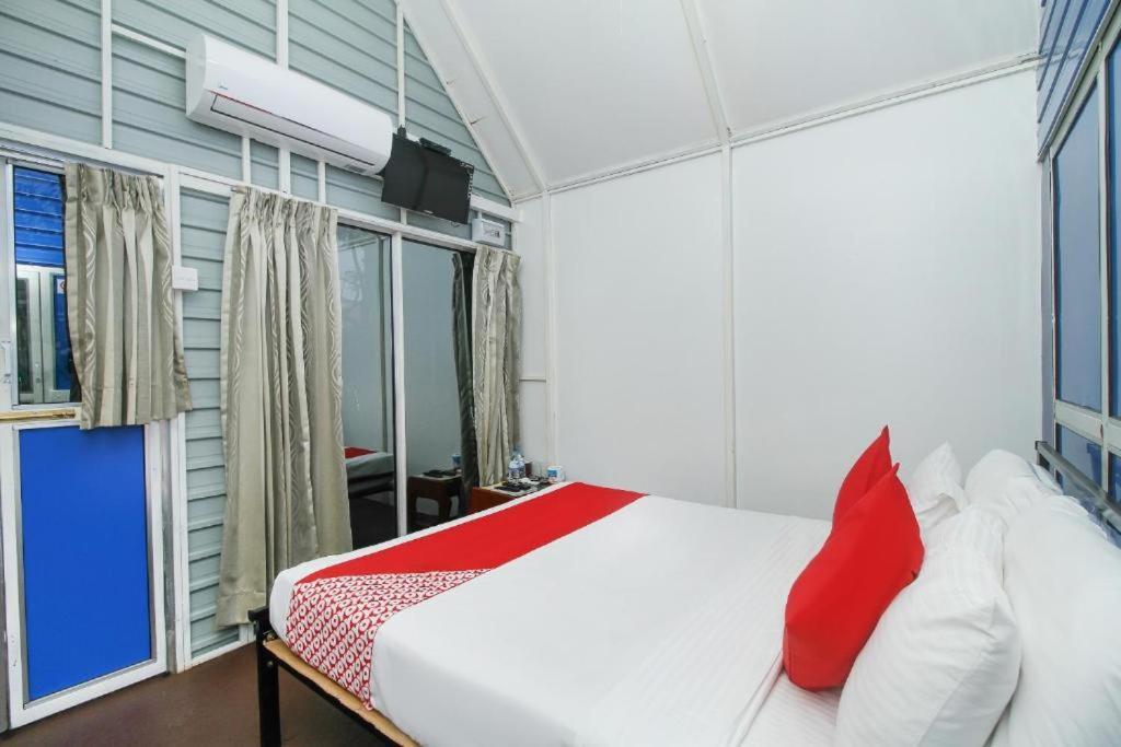 Airport A4 Transit Hub - Eco Chalets Katunayaka Exterior foto